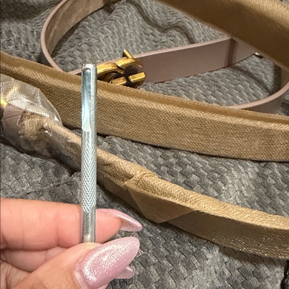 Taupe faux Leather Belt - Gold buckle - Picture 3 of 3